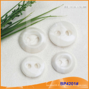 Bouton en polyester / bouton en plastique / bouton résine pour le manteau BP4201